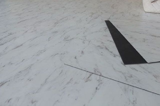 57塑膠地板木紋系列產品，營造溫馨臥室氛圍，觸感自然