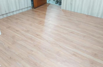 小草地板產品特性：改善共振與減少噪音傳導