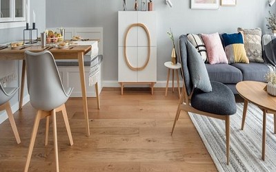 台中石塑地板人字貼示意圖，呈現典雅歐式復古風格