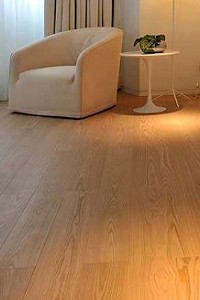 居家裝潢中鋐哥地板鋪設的台中卡扣地板實景