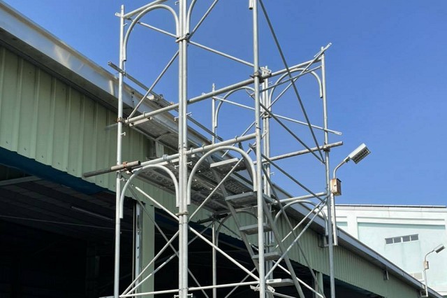 真星鷹架專業團隊在台中鷹架工程現場